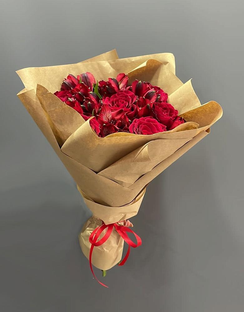 Букет цветов из: Альстромерии и Розы в Гагино