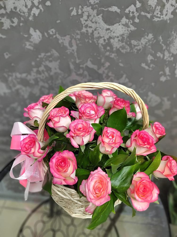 Цветочная композиция из Розы в корзине в Гагино