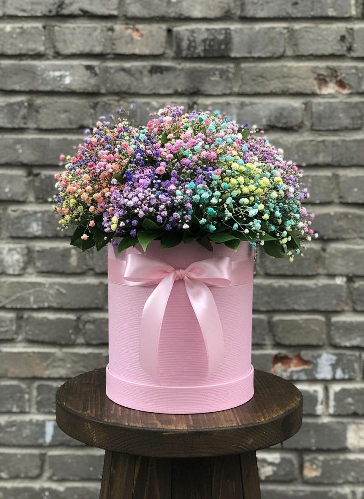 Цветочная композиция из Гипсофила и Розы в шляпной коробке в Гагино