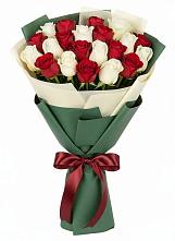 Букет Микс из красных и белых роз в Гагино