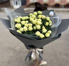 Букет Белые кустовые розы Солинеро в Гагино