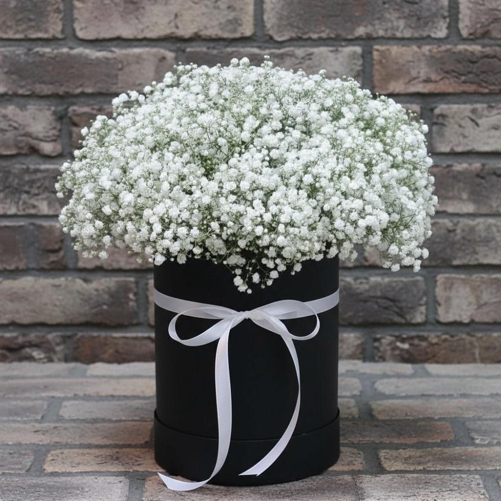 Цветочная композиция из Гипсофила в шляпной коробке в Гагино