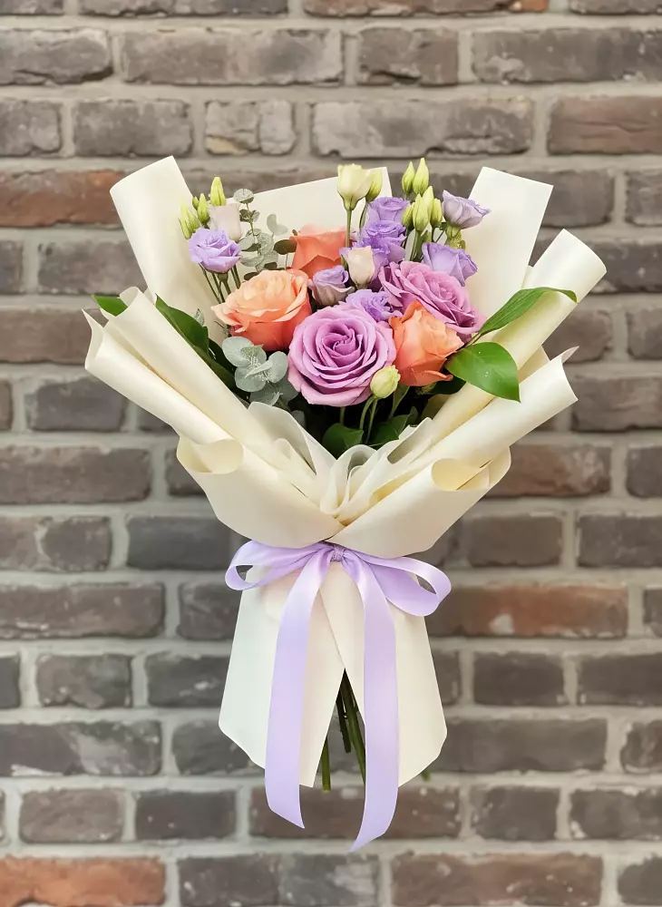 Букет цветов из: Лизиантусы и Розы в Гагино