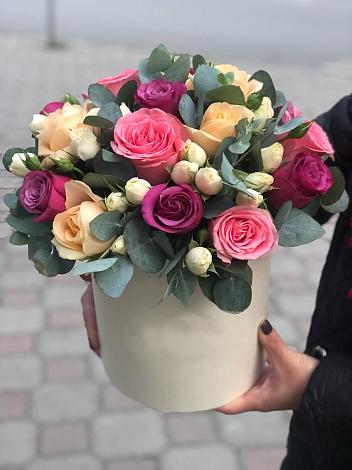 Цветочная композиция из Розы в шляпной коробке в Гагино