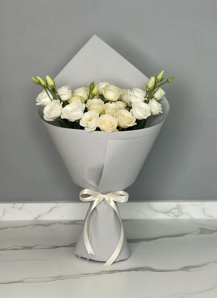 Букет цветов из: Розы и Лизиантусы в Гагино