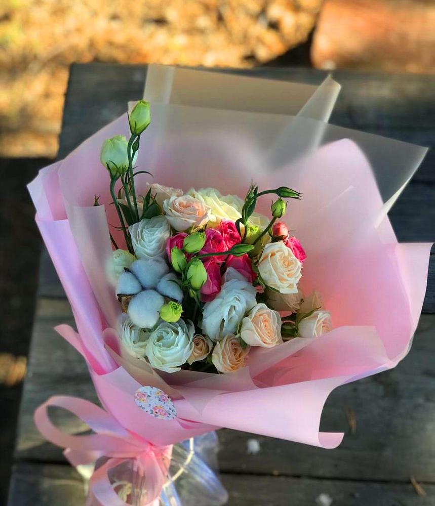 Букет цветов из: Розы и Лизиантусы в Гагино