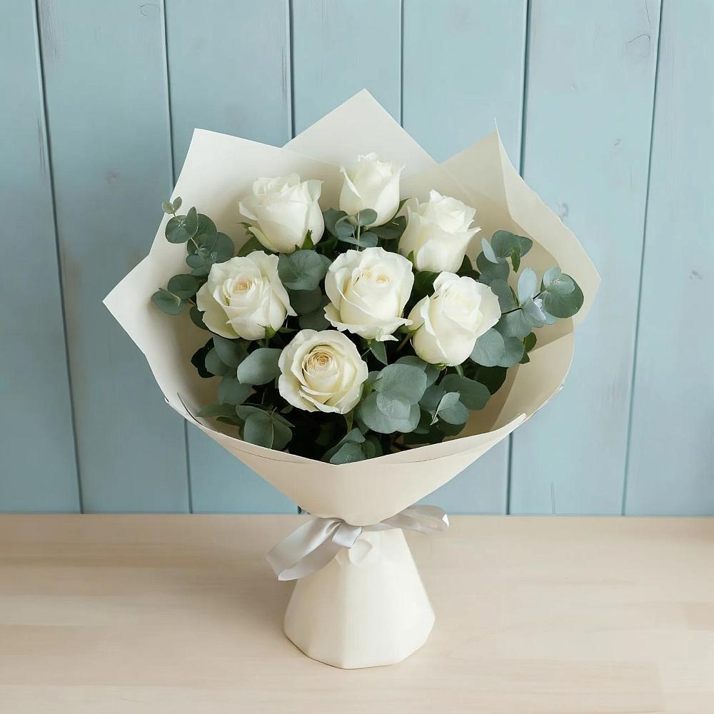 Букет Белые розы в Эвкалипте в Гагино