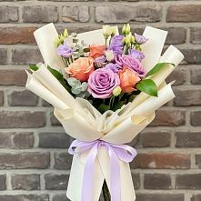 Букет цветов из:  Лизиантусы и Розы в Гагино