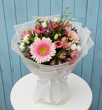 Букет цветов из:  Герберы, Альстромерии и Лизиантусы #REPLACE_PRED# Гагино