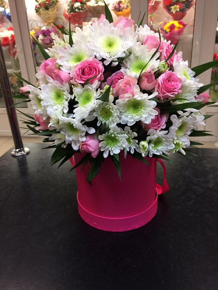 Цветочная композиция из Розы и Хризантемы в шляпной коробке в Гагино