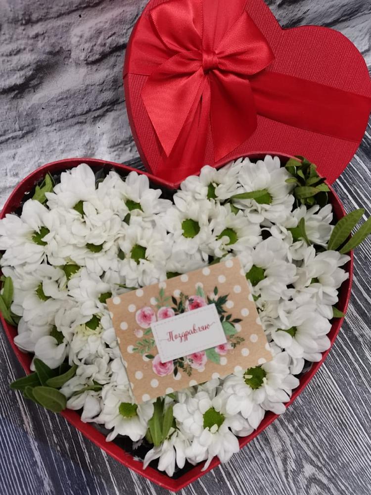 Цветочная композиция из Хризантемы в виде сердца в Гагино