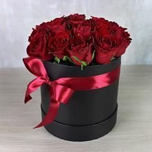 Цветочная композиция из Розы в шляпной коробке в Гагино