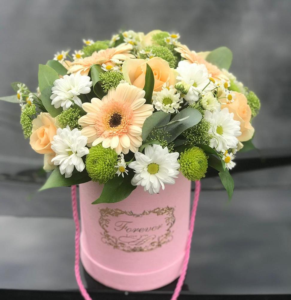 Цветочная композиция из Розы, Герберы и Хризантемы в шляпной коробке в Гагино