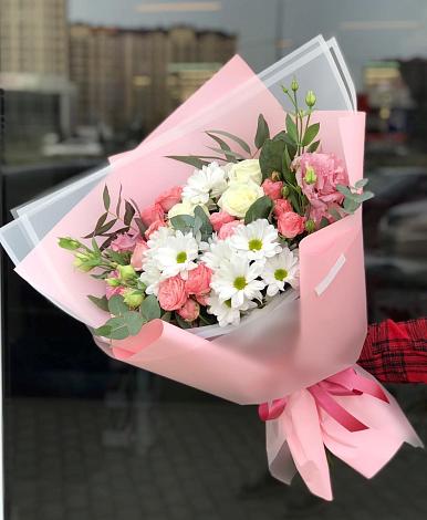 Букет цветов из: Розы, Лизиантусы и Хризантемы в Гагино