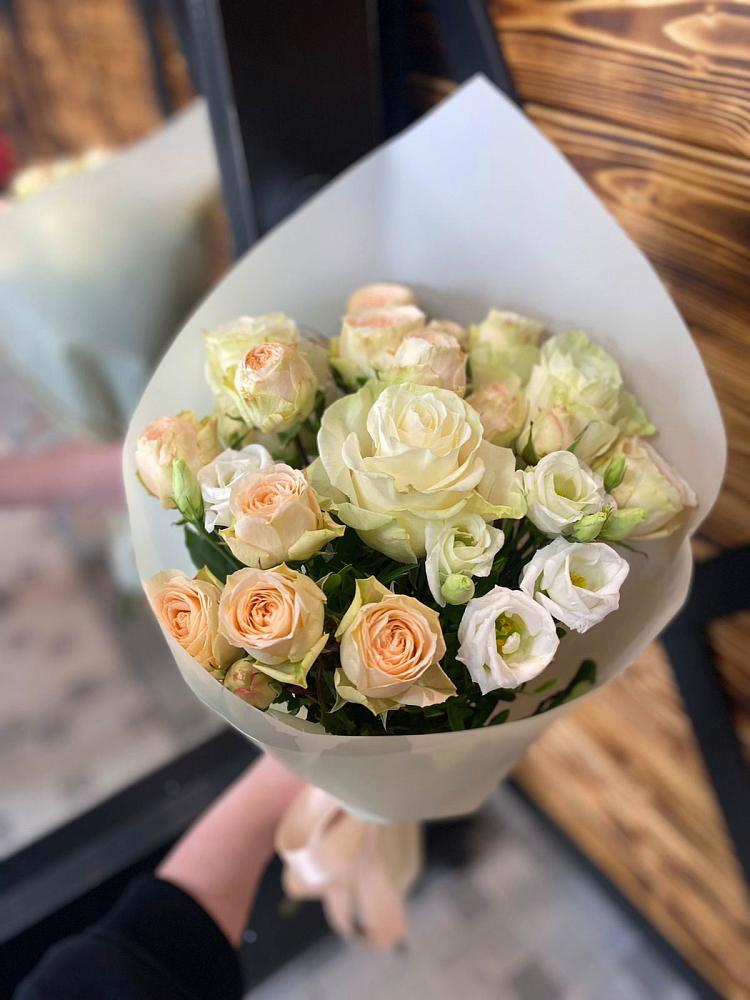 Букет цветов из: Розы и Лизиантусы в Гагино